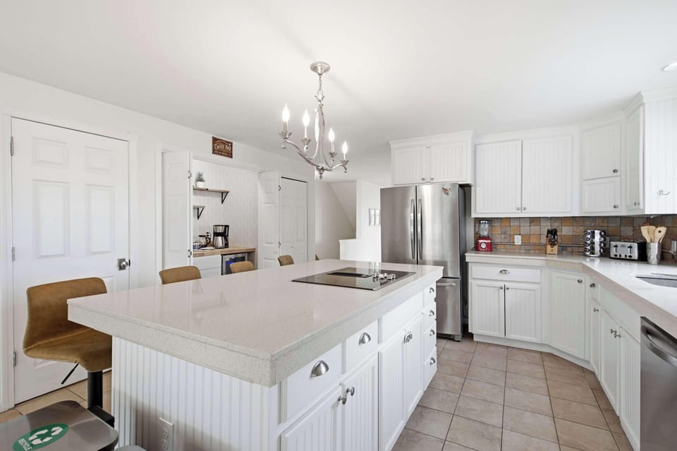 House, Multiple Beds (Two Tides) | Private kitchen