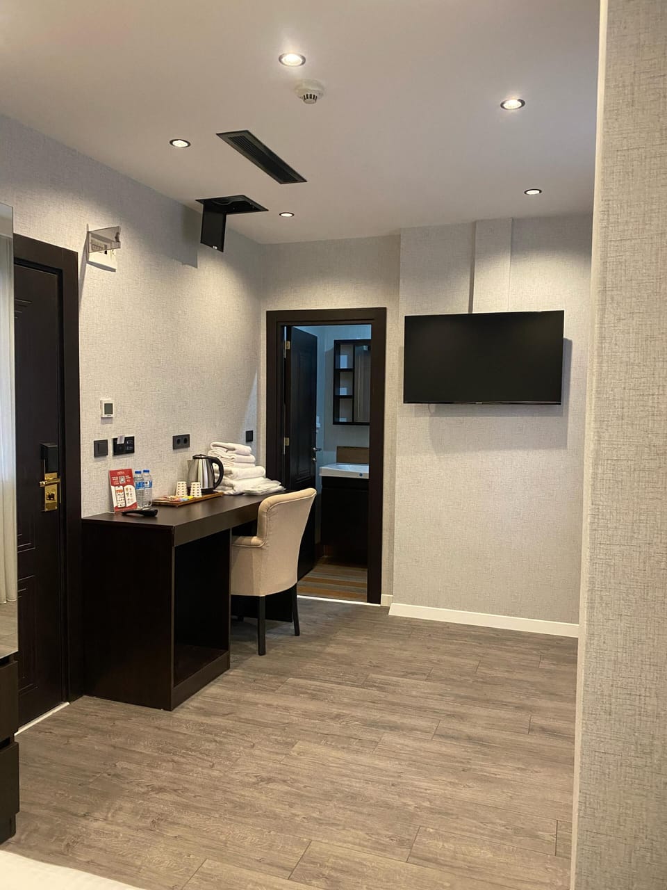Economy Room, Courtyard View | Interior