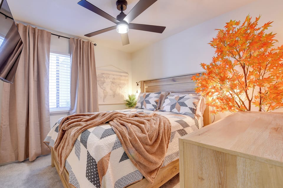 Pool, Hot Tub, Outdoor Kitchen, Near I10 Cottage in Casas Adobes