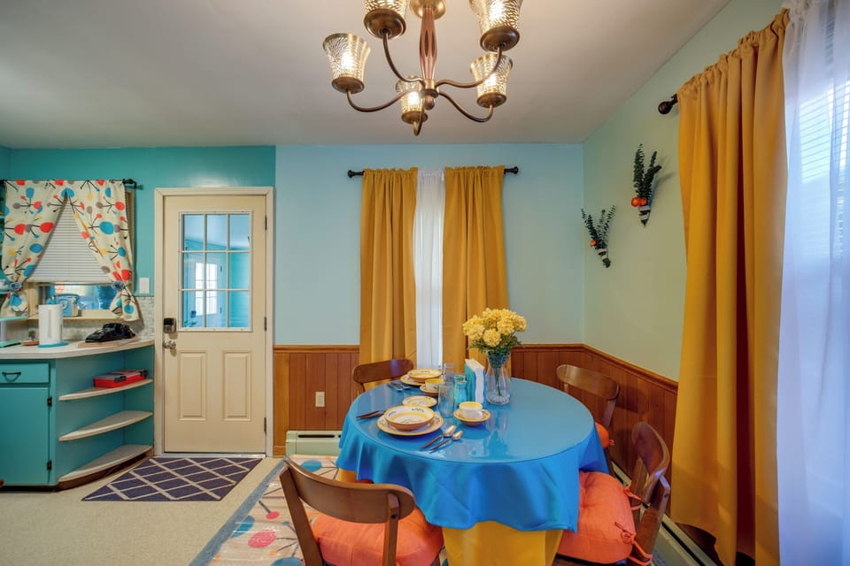 Vintage MCM Charm Modern Comforts West Akron Cottage in Akron
