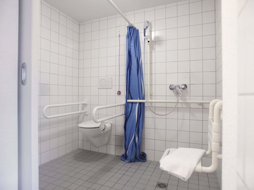 Shower, towels
