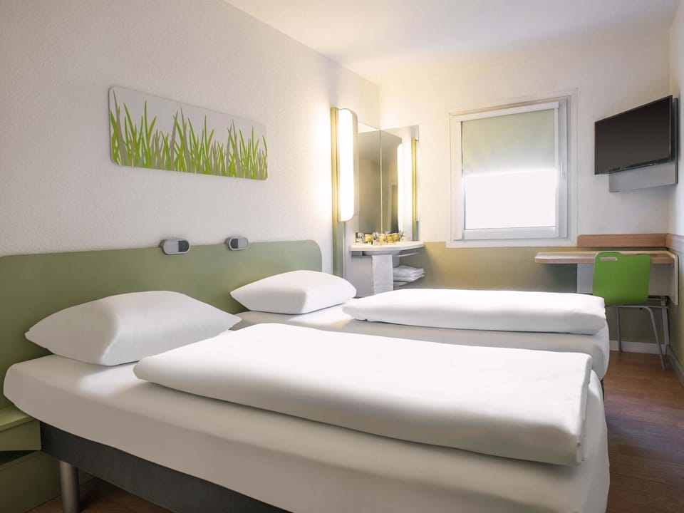 Twin Room | Desk, soundproofing, free WiFi, bed sheets