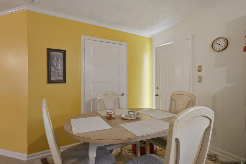 House, 5 Bedrooms | Dining
