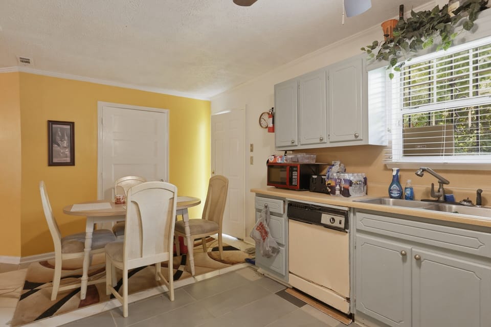House, 5 Bedrooms | Private kitchen | Coffee/tea maker, fridge, oven, toaster
