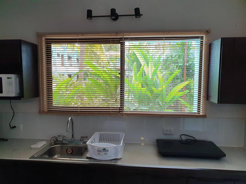 Studio, 1 Bedroom | Private kitchen