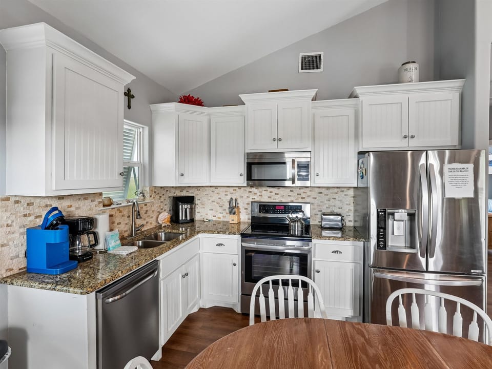 Full Kitchen - Keurig + Air Fryer - Second Floor