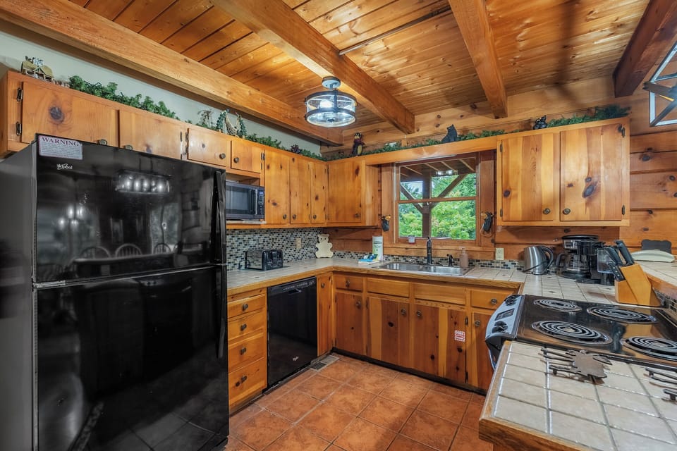 Full-size appliances, ample counter space, and cabinets stocked with what you need. A real kitchen for a real vacation — not a token cabin kitchenette.