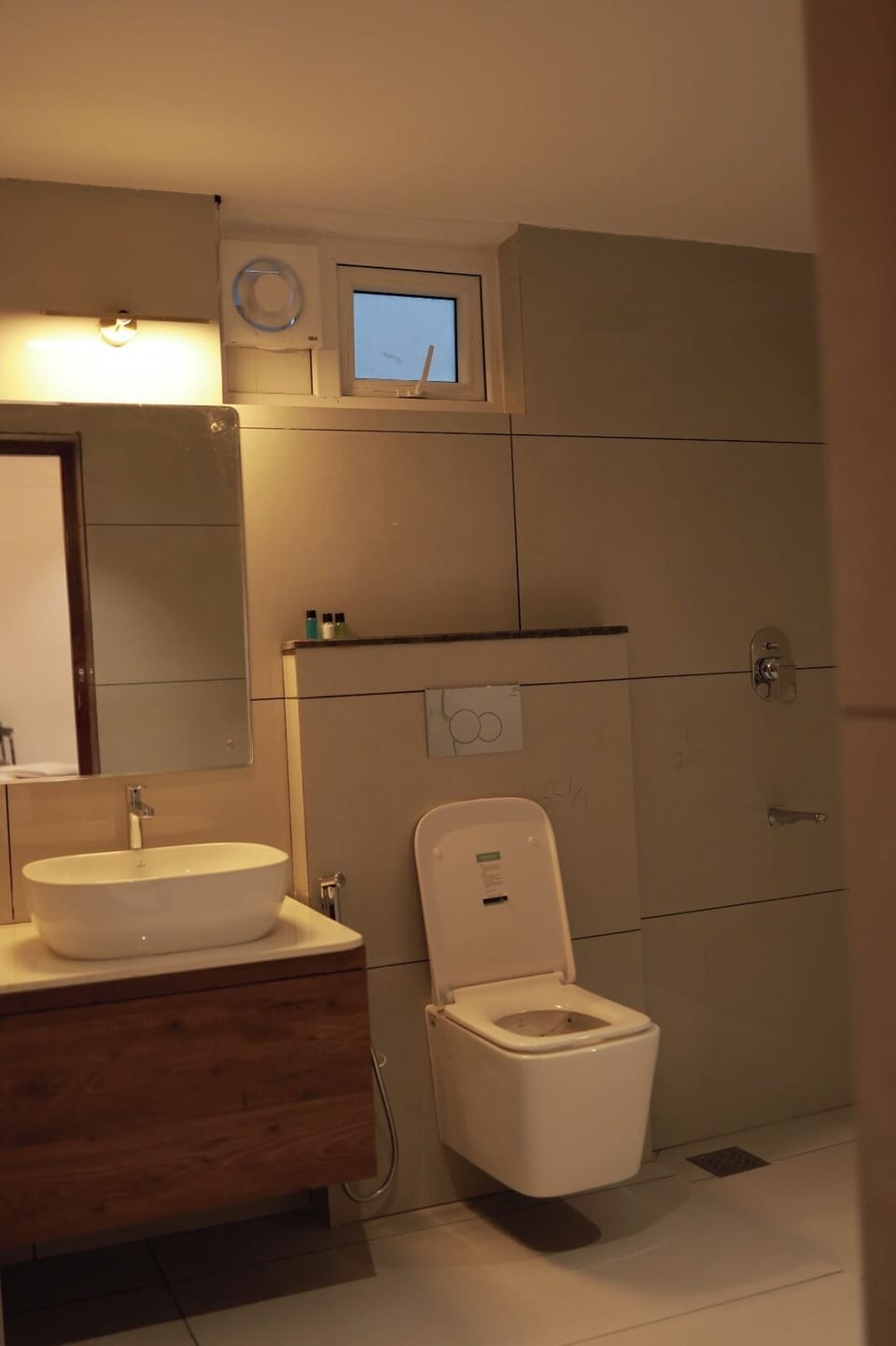 Deluxe Double Room, Garden View | Bathroom | Shower, towels, soap
