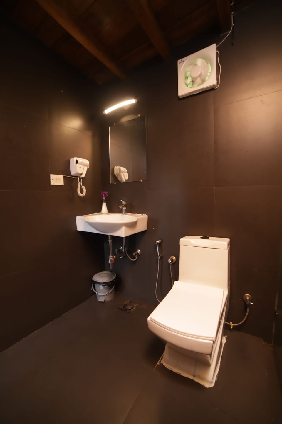 Comfort Tent, Valley View | Bathroom | Free toiletries, towels, soap, shampoo