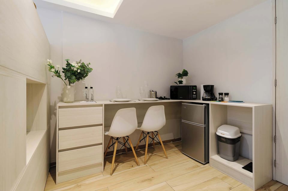 Dining area with modern finishes.