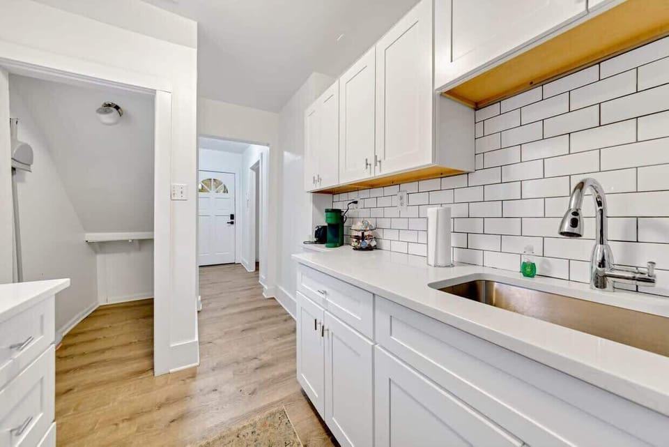 Whip up your favorite dishes in this spacious kitchen, conveniently located near the historic German Village and downtown Columbus.