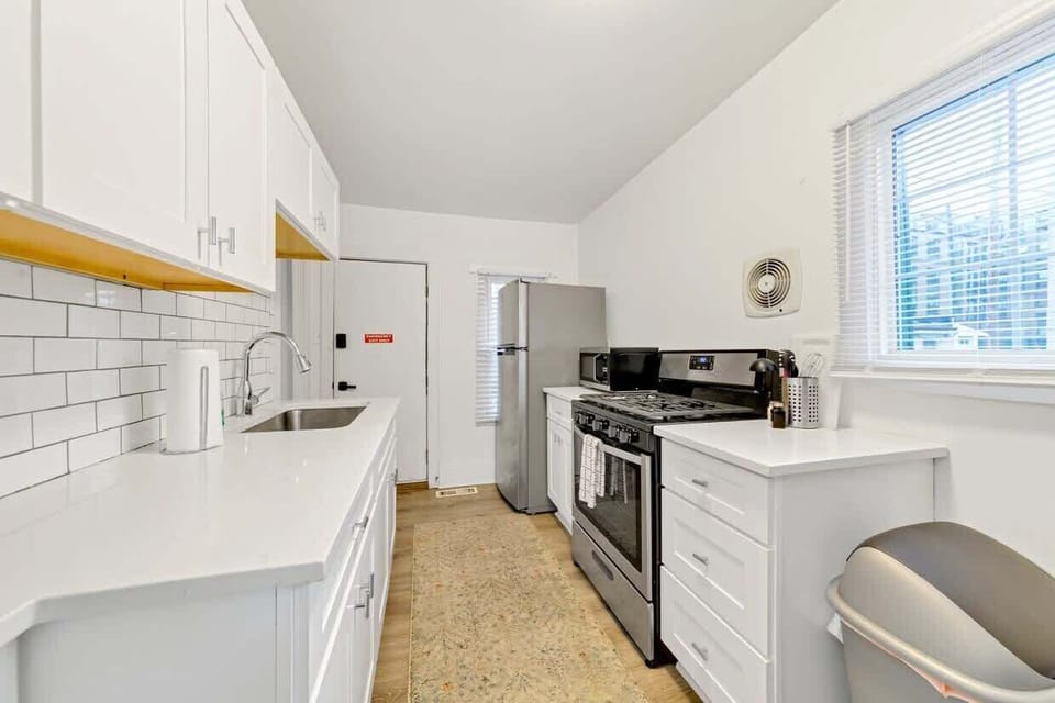 Cook up a feast in this fully equipped kitchen, perfect for preparing meals just steps away from the vibrant downtown Columbus area.