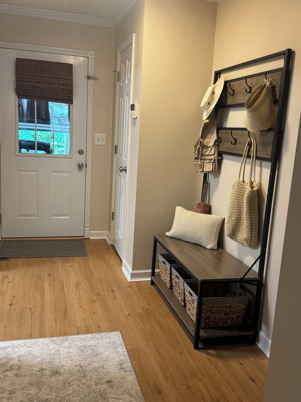 Hallway - Hallway tree for coats and shoes