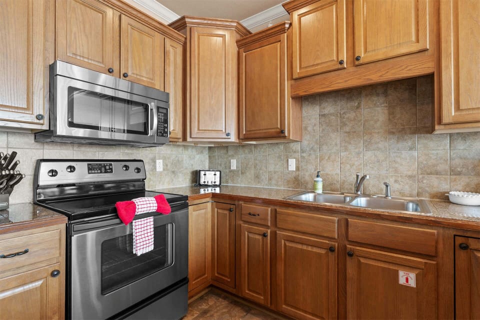 Condo, Multiple Beds (Smirnoff Pointe) | Private kitchen