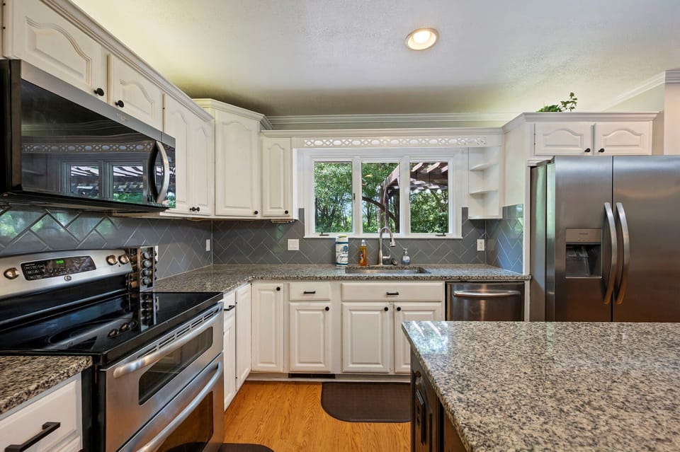House, Multiple Beds, Mountain View (Hilltop Lodge) | Private kitchen