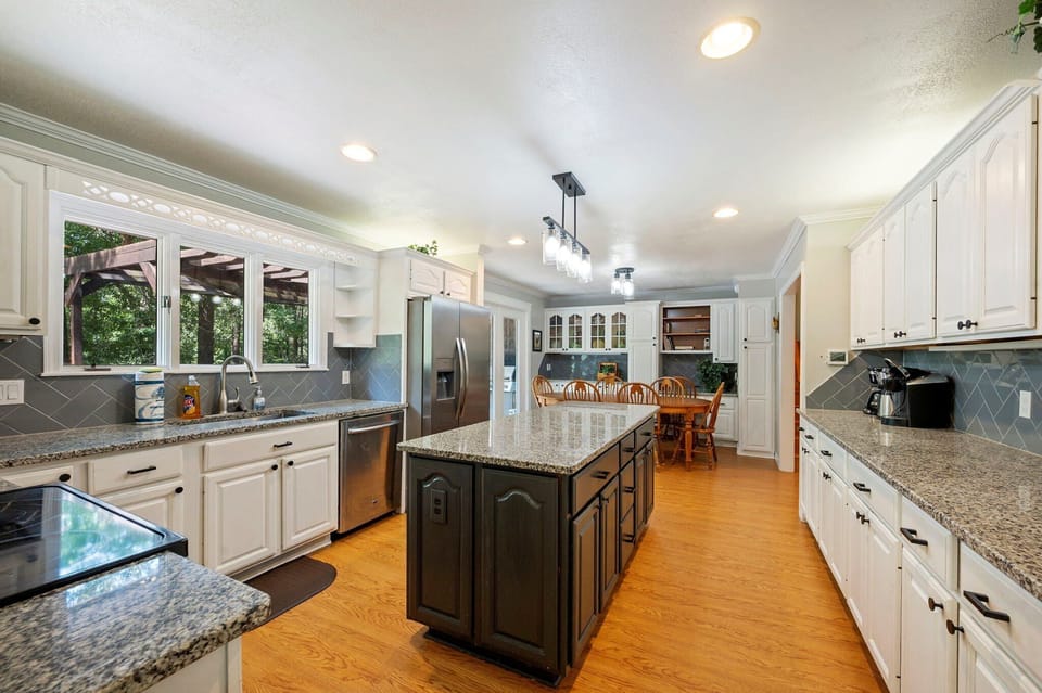 House, Multiple Beds, Mountain View (Hilltop Lodge) | Private kitchen
