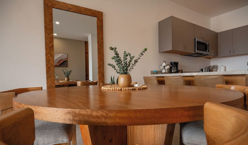 Deluxe Condo, 2 Bedrooms, Balcony, City View | Dining