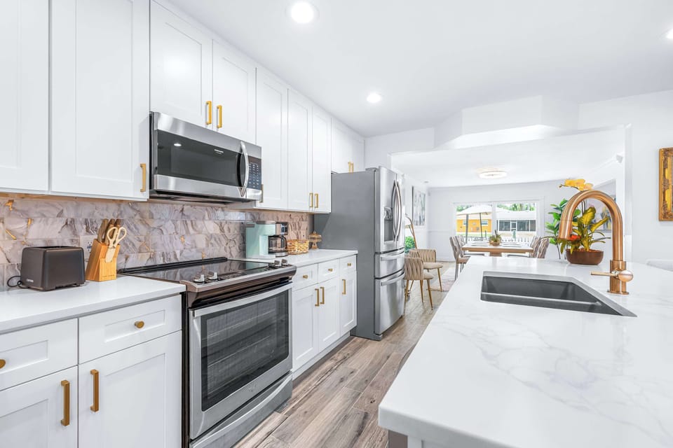 House, Multiple Beds (The Salty Siren's Cove) | Private kitchen