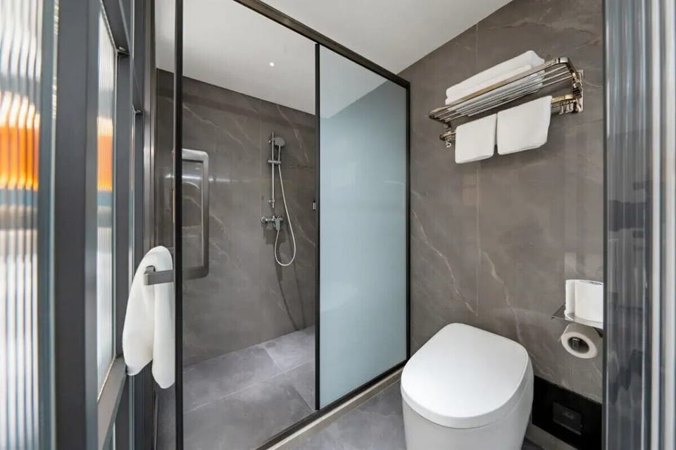 Superior Single Room | Bathroom | Shower, hair dryer, towels, soap