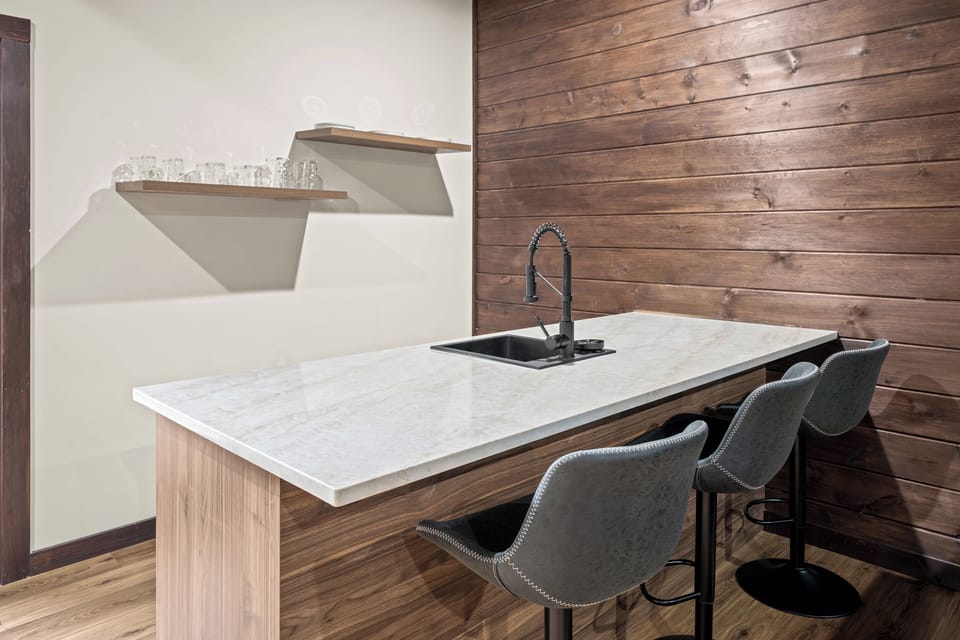 fully functioning wet bar