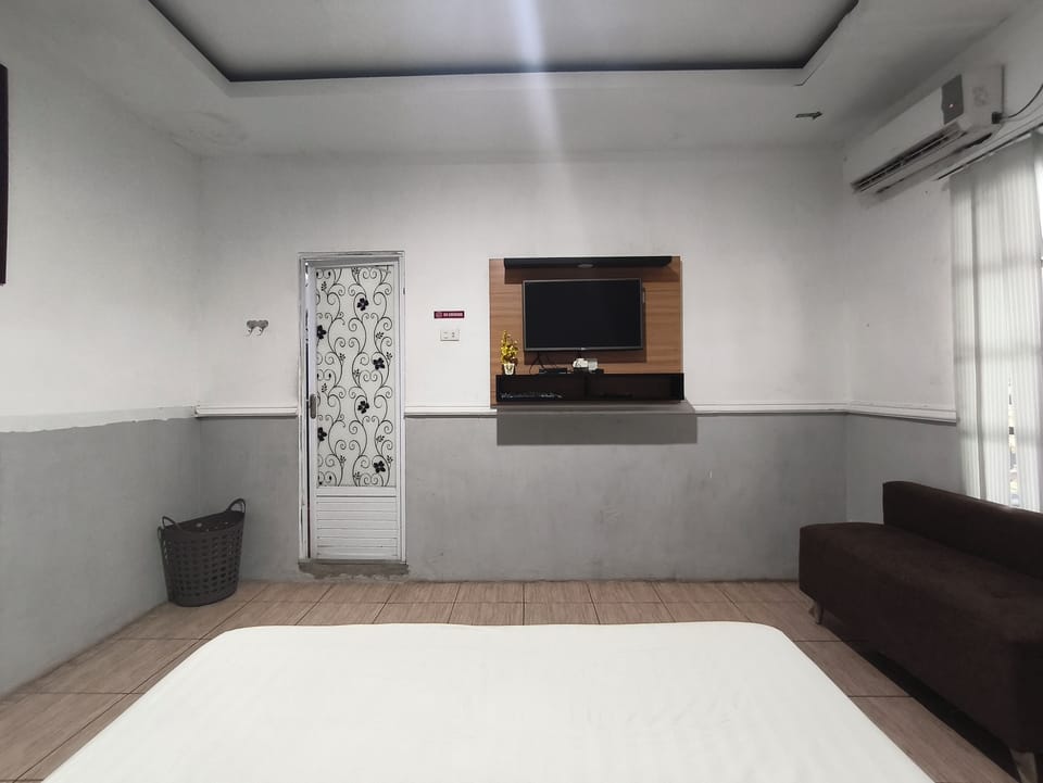 Deluxe Double Room | Desk, WiFi (free), bed sheets