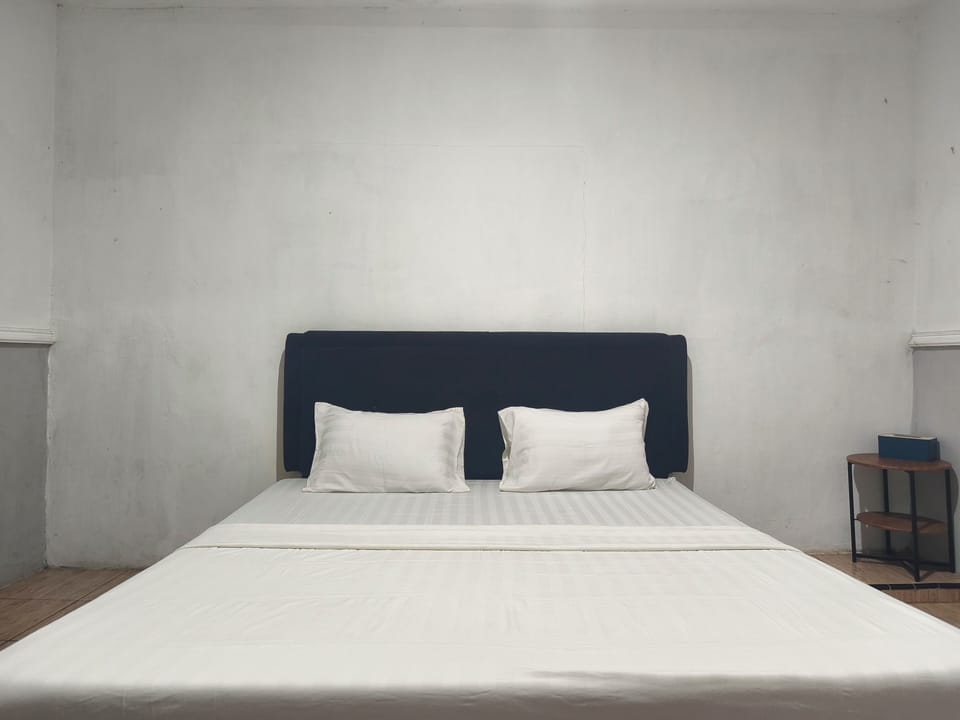 Deluxe Double Room | Desk, WiFi (free), bed sheets