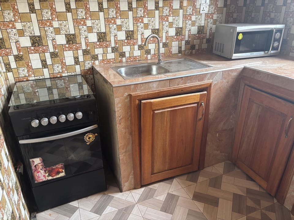 House, Hill View | Private kitchen | Full-size fridge, microwave, oven, stovetop