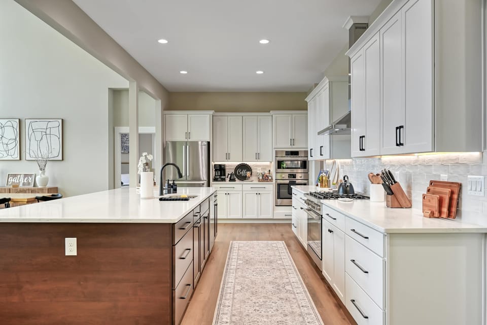 Gourmet Kitchen: Cook up a feast in this sleek kitchen with modern appliances and ample space!