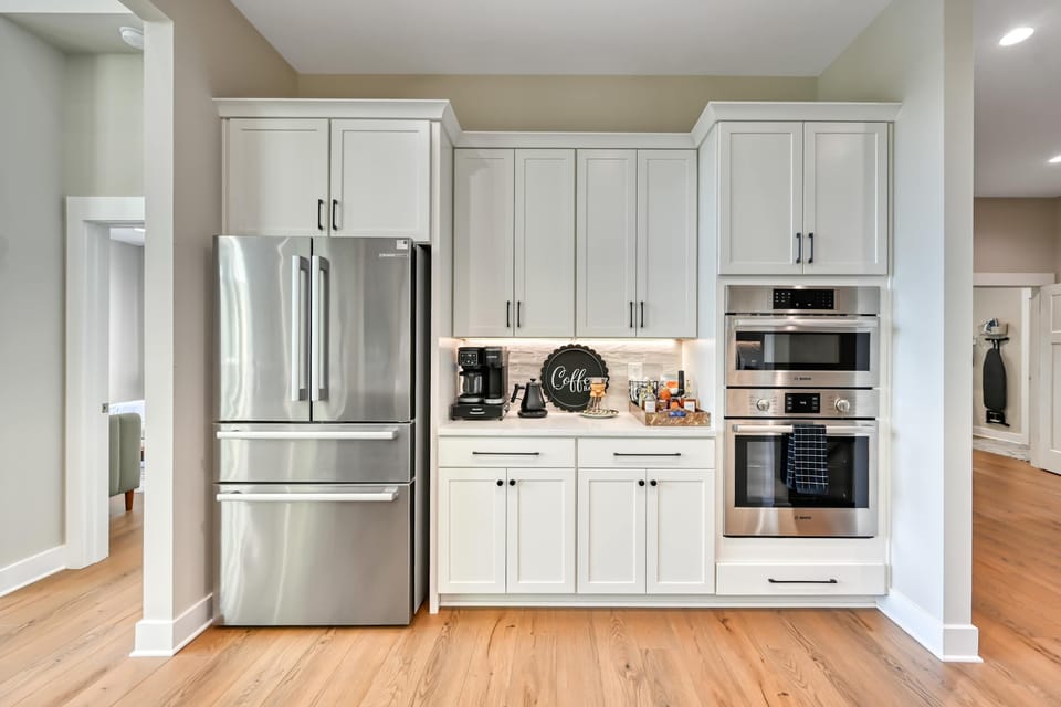 Kitchen Delight: Modern appliances and stylish decor await your culinary creations!