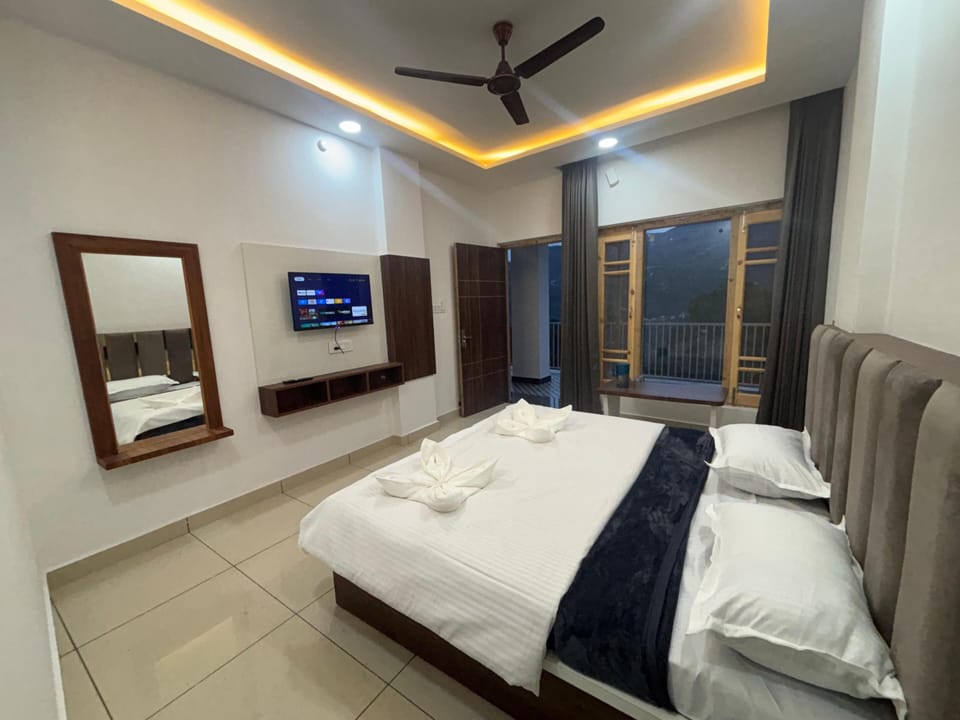 Superior Double Room, Balcony, Mountain View | Desk, laptop workspace, WiFi (free)