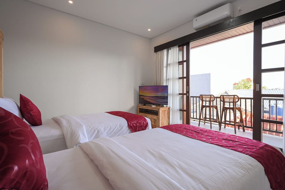 Twin Room With Balcony | Desk, WiFi (free)