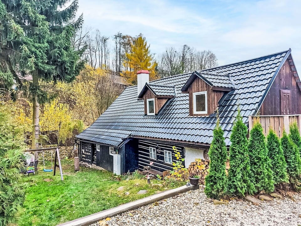 House, Roof, Home, Cottage, Siding, Estate, Farmhouse, Garden, Yard, Garden Buildings