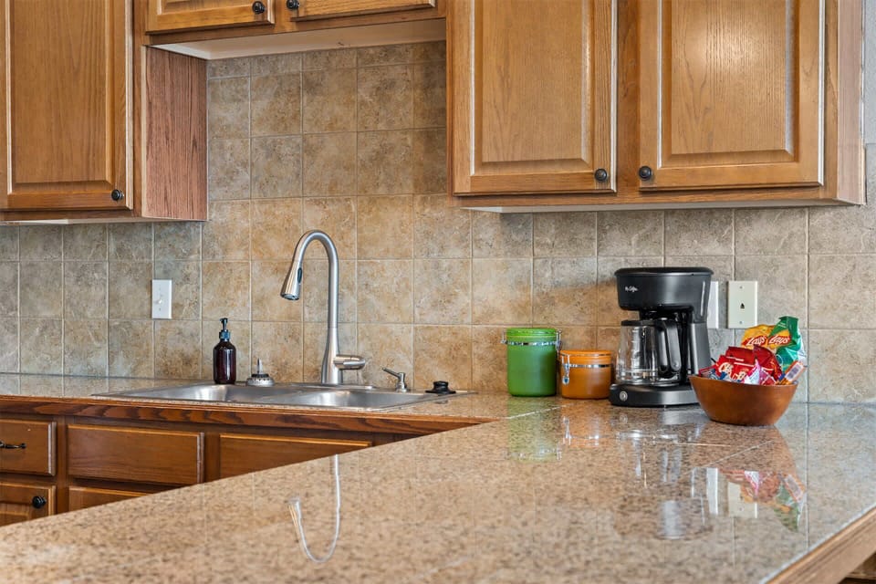Condo, Multiple Beds (Yakov's Hideaway) | Private kitchen