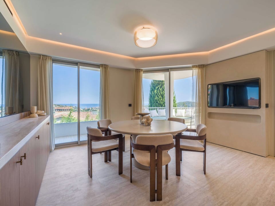 Apartment | Dining
