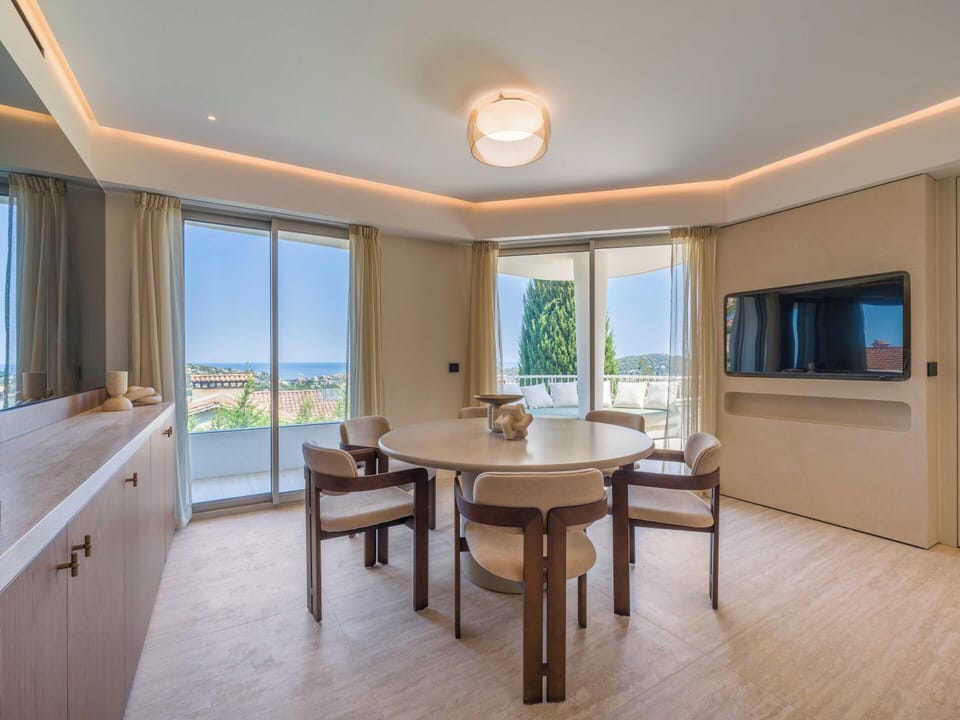 Apartment | Dining