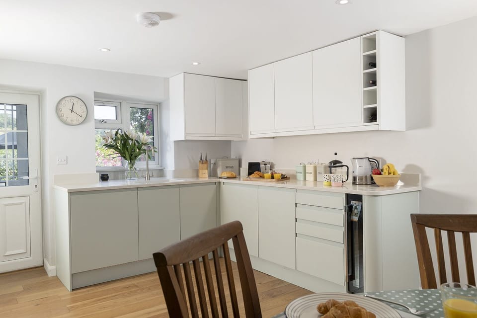 Claire's Cottage Kitchen - StayCotswold