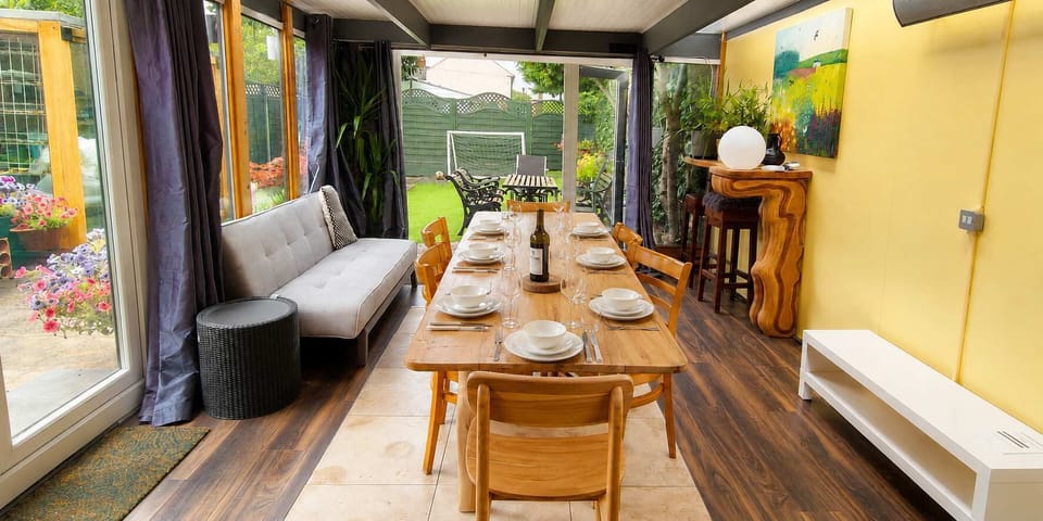 Dine with a view! Enjoy shared meals with direct access to the garden and peaceful outdoor spaces.