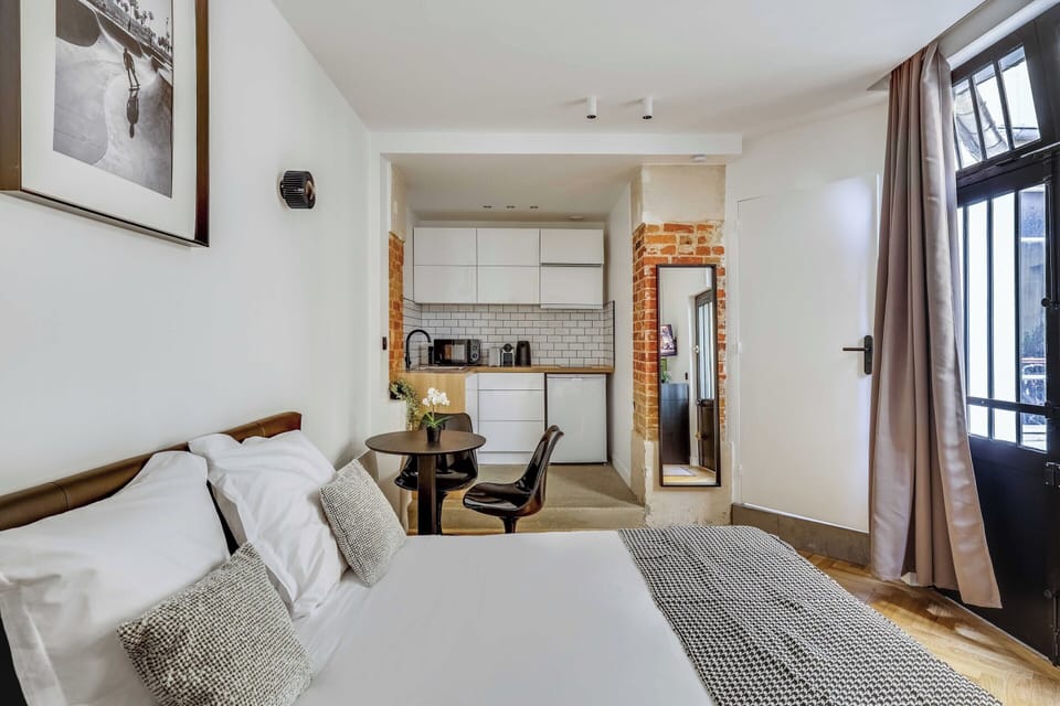 Charming Studio 2P - Canal Saint Martin Apartment in Paris