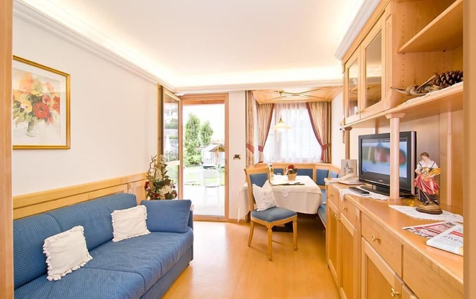 Apartment, Garden View | Living area