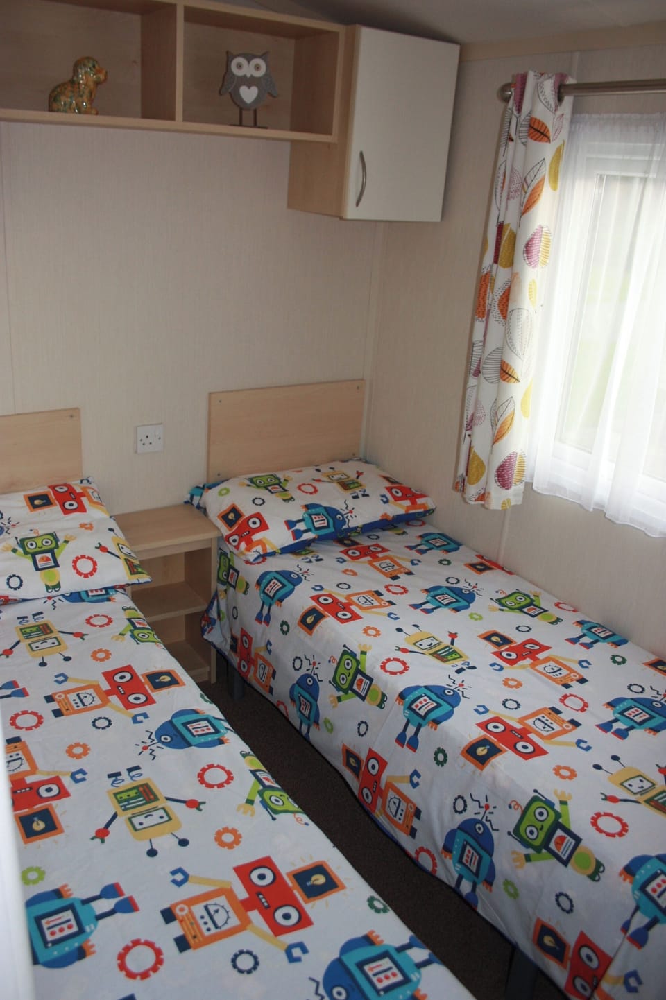 4 bedrooms, iron/ironing board, WiFi (free), bed sheets