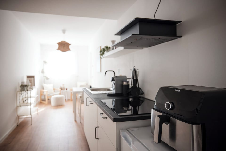 Business Apartment | Private kitchen | Espresso maker, coffee/tea maker, full-size fridge, microwave