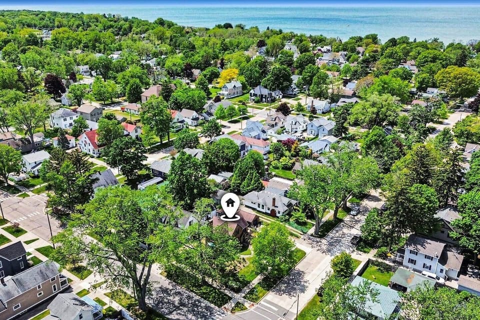 Conveniently located 4 blocks to Lake Michigan and .3 miles from downtown South Haven