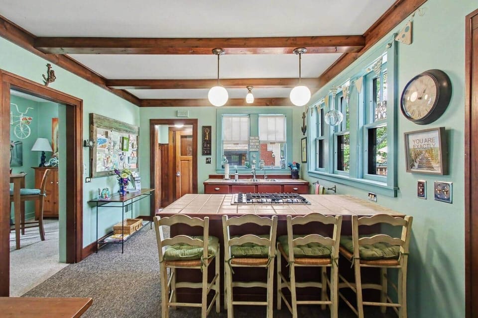 Kitchen with eating bar