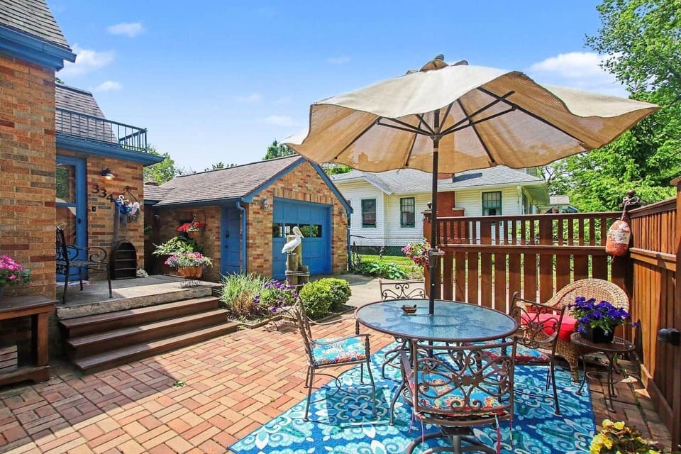 Private patio with outdoor dining
