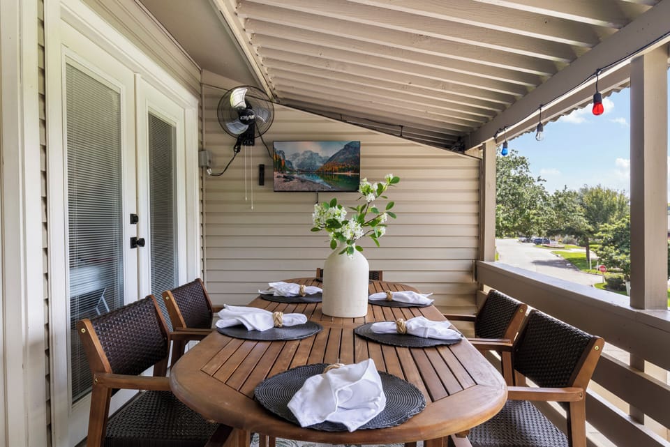 Outdoor dining