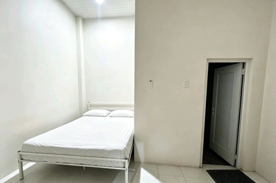 Standard Double Room | Desk, WiFi (free), bed sheets