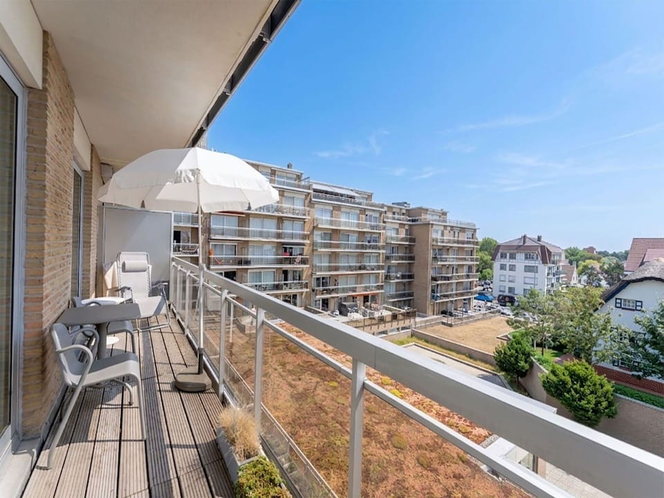 Daytime, Building, Apartment, Residential Area, Neighbourhood, Architecture, Facade, Balcony, Condominium, Urban Design