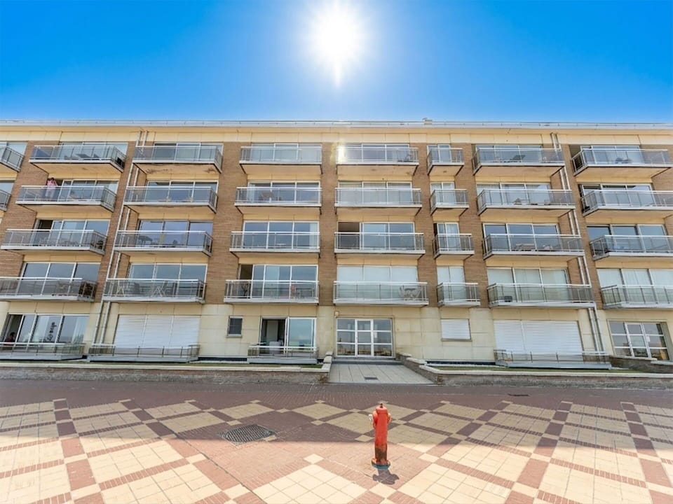 Apartment, Condominium, Balcony, Concrete, Daylighting
