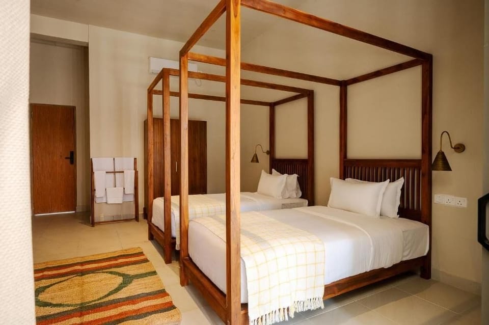 Standard Double Room, Balcony, Garden View | In-room safe