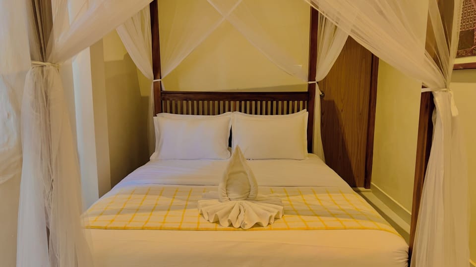 Standard Double Room, Balcony, Garden View | In-room safe